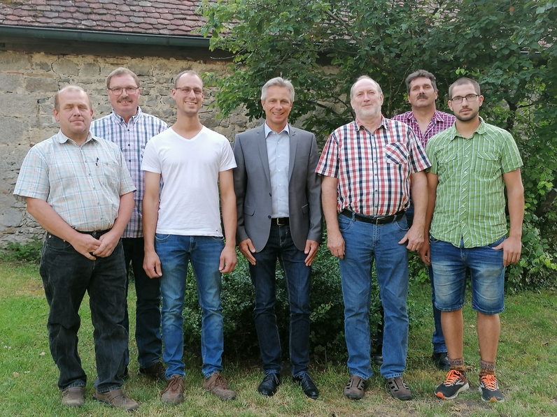 Bild von links: Friedrich Hornung, Armin Fernsler, Andreas Krepp, Bürgermeister Wolfgang Class, Ortsvorsteher Hans-Dieter Kastner, Martin Weiß und Dominik Fernsler 